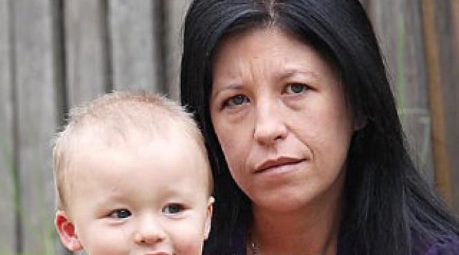 concediat pentru ca a inchis un copil in dulapul unui avion