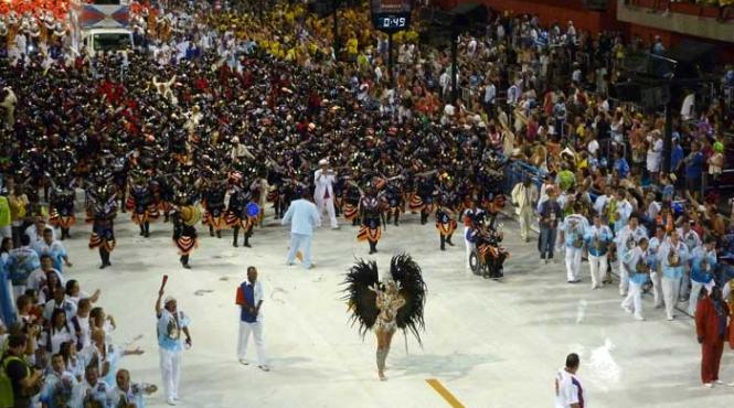 nebunie pe sambodromul de la rio de janeiro
