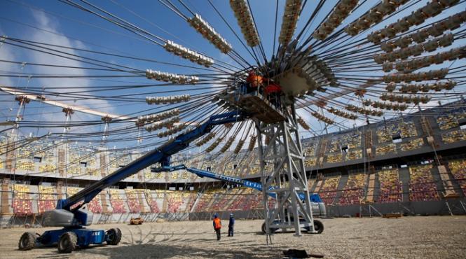 a inceput ridicarea acoperisului la stadionul national