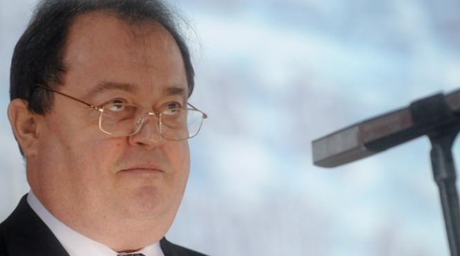 blaga nu renunta la candidatura pentru sefia pdl