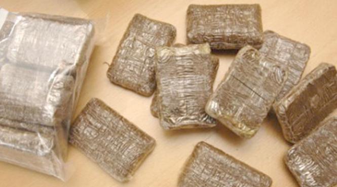 doi carausi de hasis prinsi de politisti au adus 100 de kg in 3 ani