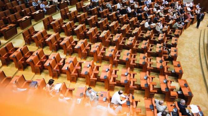 29 de deputati mai tin in brate guvernul boc