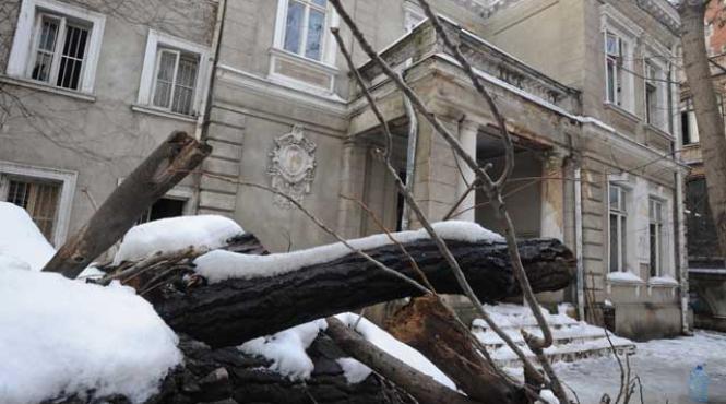 resedinta lui spiru haret isi asteapta demolarea