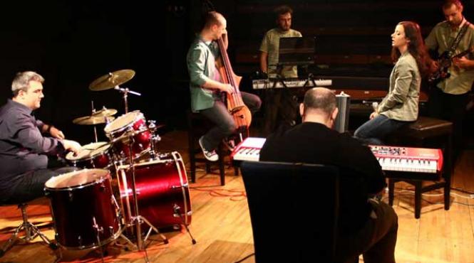 fluturi in stomac se consuma cu inima deschisa