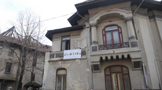 o cladire abandonata sediu de firma cu pretentii