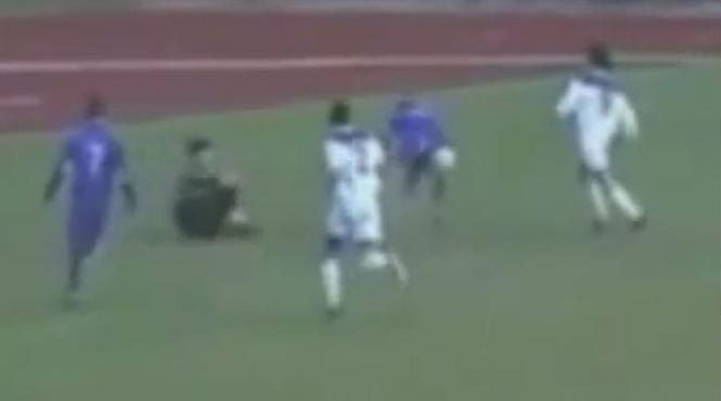 gol incredibil cazut in cap marcheaza cu calcaiul