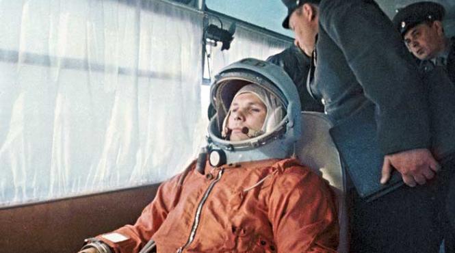 primul om in spatiu acum 50 de ani