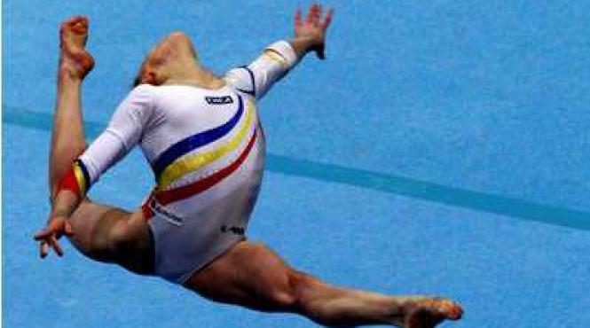 doua medalii la sol la ce de gimnastica sandra izbasa a luat aurul iar diana chelaru argintul