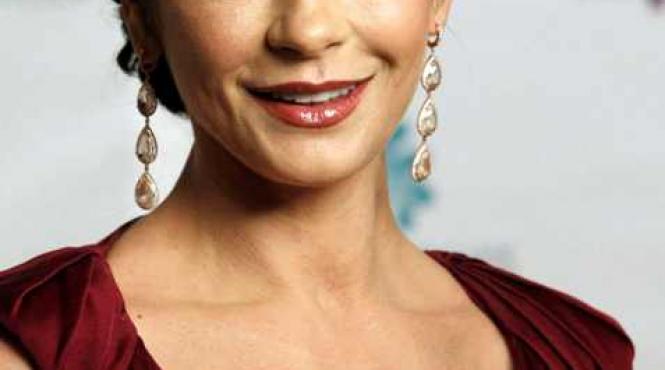 catherine zeta jones s a internat intr un centru psihiatric