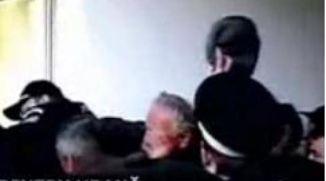 pensionar lovit in cap cu basca de un politist comunitar