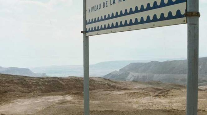 marea moarta tot mai mica