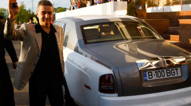 atacatorii masinii lui becali liberi dar interzisi pe stadioane