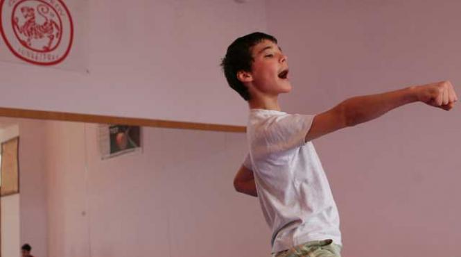 povestea campionului la karate antrenat pentru viata de mamaie