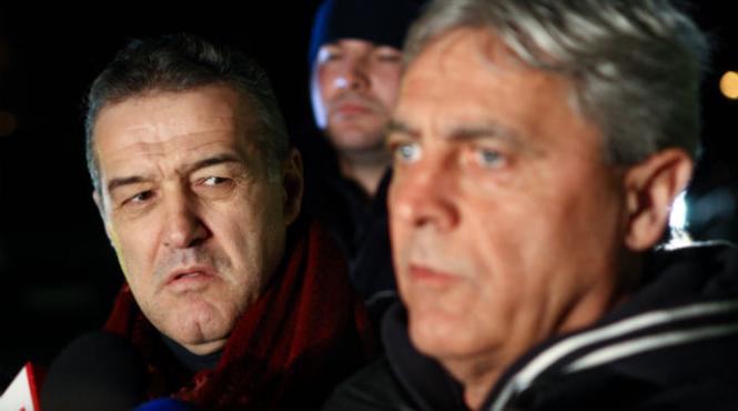 gigi s a saturat si de cartu cu lacatus tot mai jucam ceva