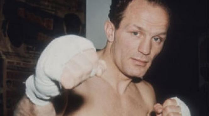 a murit boxerul care l a pus jos pe cassius clay