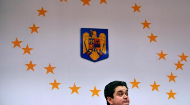 paleologu vrea porumbei pacifisti pe sigla pdl