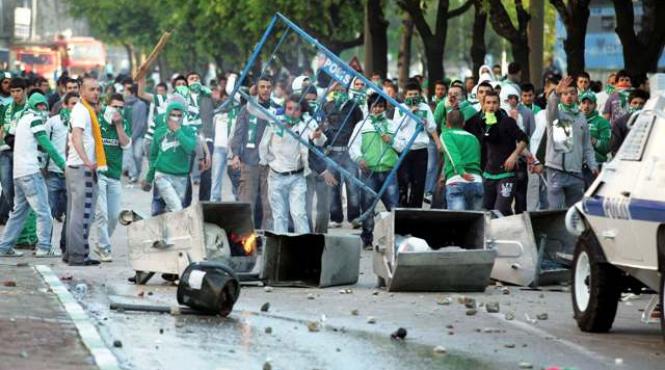 incidente violente inaintea partidei bursaspor besiktas meciul a fost anulat video