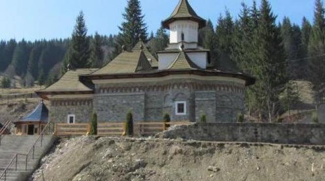 manastirea sihastria putnei pradata de hoti