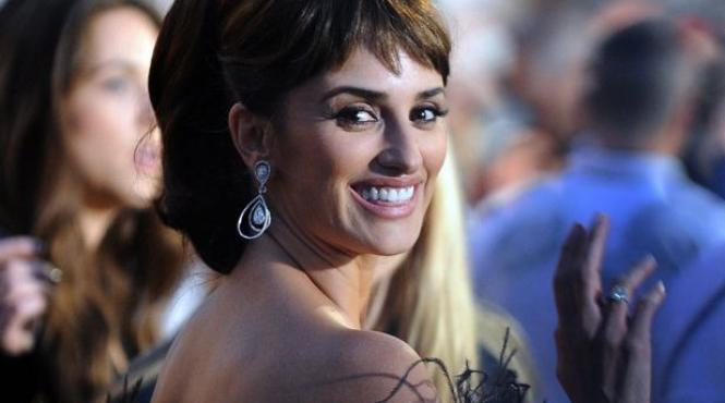 penelope cruz nevoita sa poarte un costum de rahat