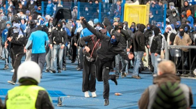 politia poloneza a retinut 21 de fani dupa violentele din finala cupei