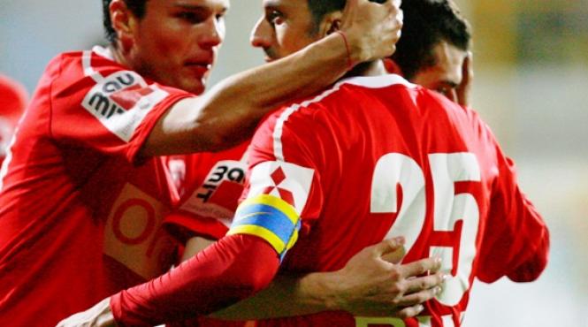 cupa romaniei dinamo trece la pas de bistrita si va juca in finala cu steaua dupa 21 de ani video