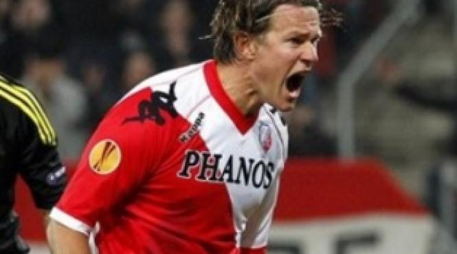 schut drama lui mihai ma tine treaz zi si noapte