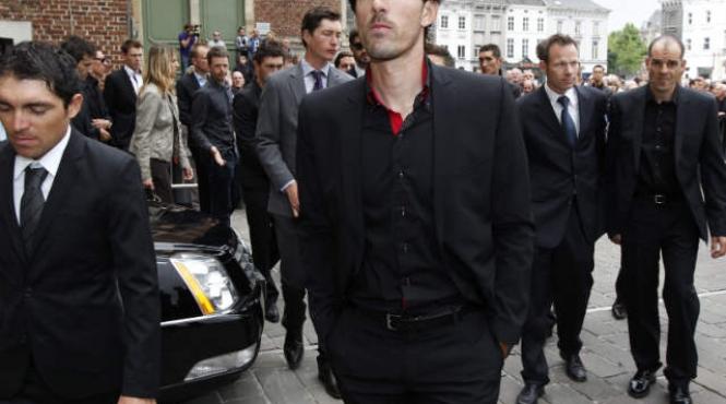 sute de persoane la inmormantarea ciclistului wouter weylandt