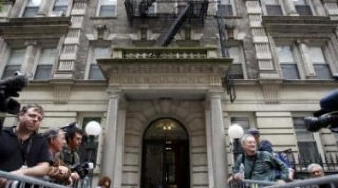 libertatea lui dsk costa 200 000 de dolari lunar