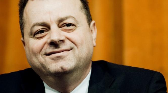 banias a cerut bunuri contrafacute din vama pentru surzi