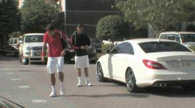 roger federer se tine de glume pe seama antrenorului sau