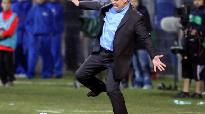 dinamo andone ramane inca doi ani dolha pleaca