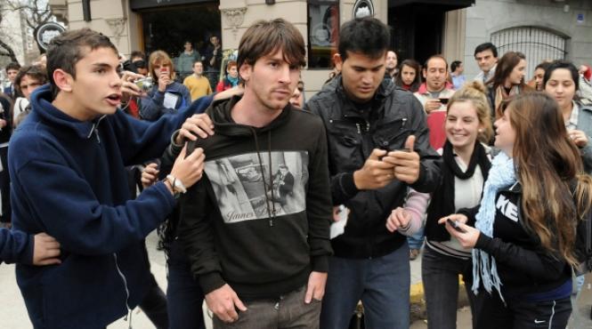 messi la un pas de a fi agresat de un fan sunt bine nu m a atins