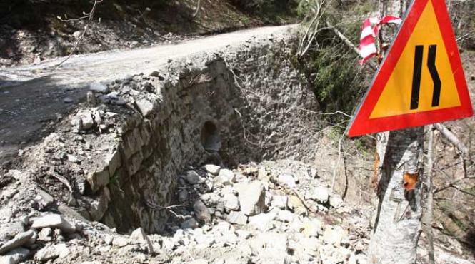 licitatia pentru atribuirea lucrarilor s a facut intr o graba suspecta a castigat o firma portocalie