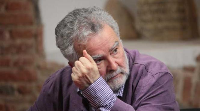 ma defineste o alegere slabiciunea si calitatea de a nu fi dogmatic