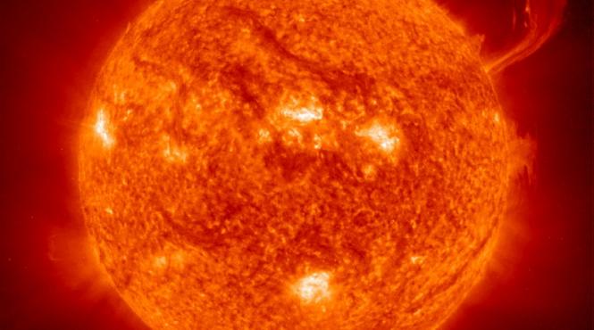 o furtuna solara de proportii loveste azi si maine pamantul