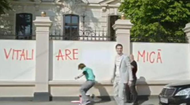 ce are vitali mica reclama la vopsea interzisa de cna