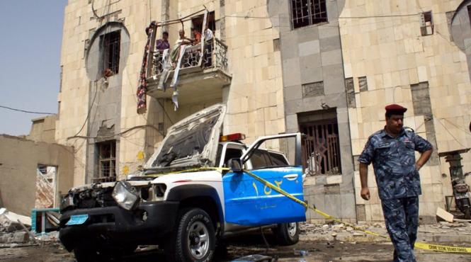 atac cu bombe si luare de ostatici la un sediu guvernamental din irak