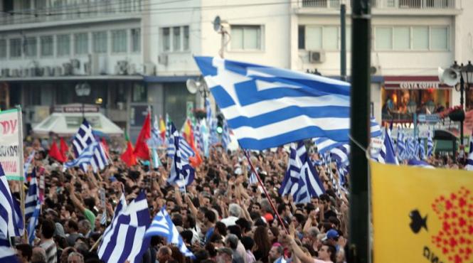 violente in centrul atenei protestatarii s au luat la bataie cu politia