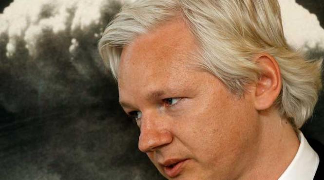 assange licitat la masa de pranz