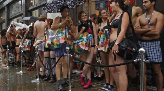 haine gratis pentru clientii imbracati sumar video