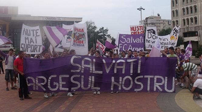suporterii lui fc arges nu sunt de acord ca steaua sa joace la pitesti