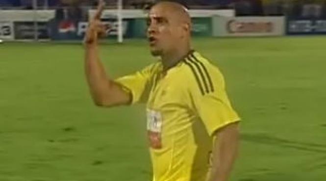 fanii kryliei sovietov au aruncat cu banane in roberto carlos