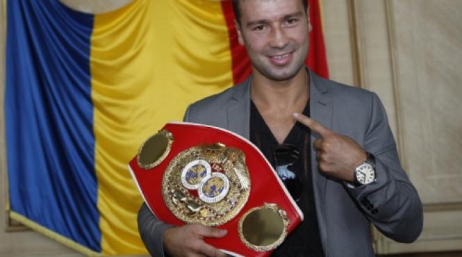bute a ajuns in romania sunt foarte fericit ca boxez acasa
