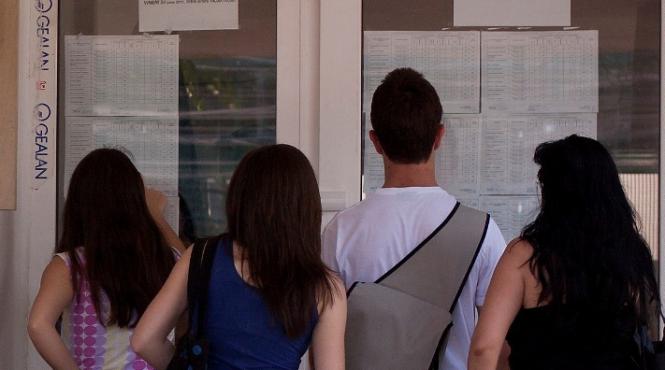 aproape 30 dintre elevii de clasa a viii a au picat la examenul de evaluare nationala
