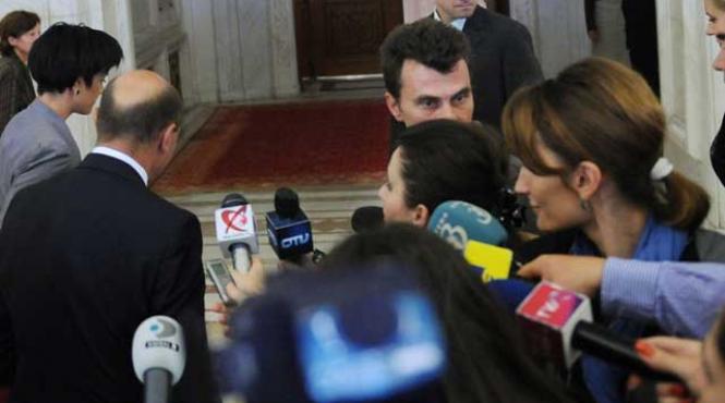 seful statului s a simtit sufocat de ziaristi la intalnirea cu omologul elvetian este dezastru cu presa noastra