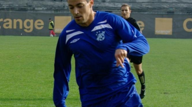 tradatorul chitu atacantul de la sageata a fugit din cantonament inainte de barajul pentru liga 1