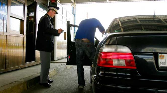 elena udrea numara turistii precum pristanda steagurile