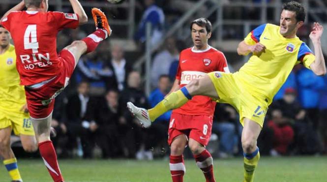 steaua schimba atacantii