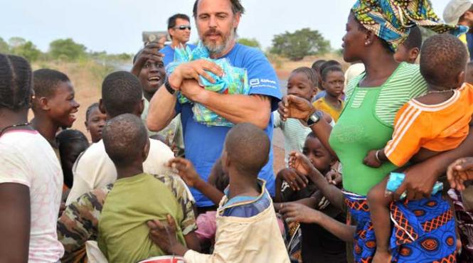 printi si bogatasi inconjoara lumea pentru a vorbi despre hiv