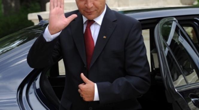 cum a ajuns basescu sa i catalogheze drept tigani de rahat pe albanezi intr o hackereala pe net